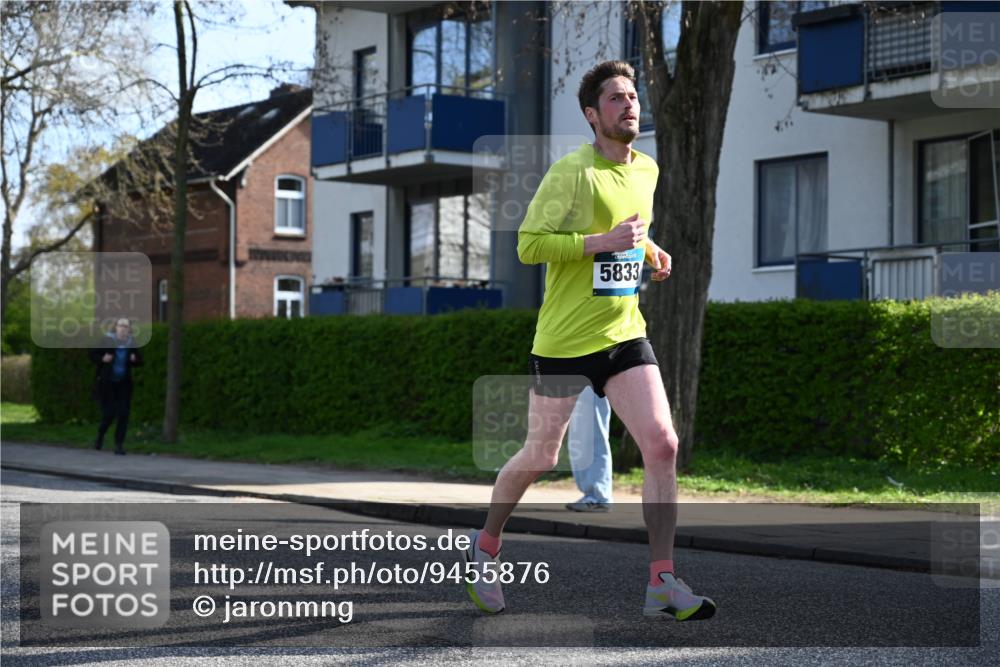 12.04.2026 - 45. Internationalen Wilhelmsburger Insellauf J. Mangold http://msf.ph/oto/9455876 12.04.2026 10:28:25 Ziel 2851, 5452, 4995, 5833, 3904, 4994, 4831, 3141, 4883, 2979, 3585, 4154, 3473, 4075, 4144, 5316, 3514, 2793 meine-sportfotos.de