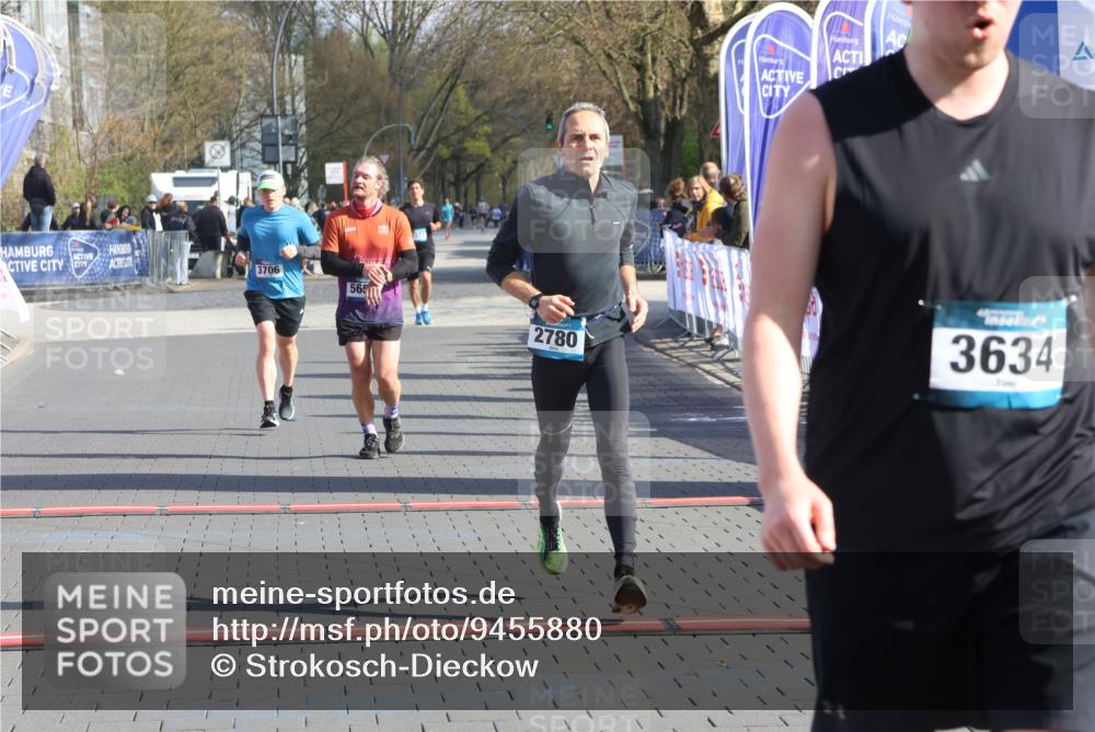 12.04.2026 - 45. Internationalen Wilhelmsburger Insellauf Strokosch-Dieckow http://msf.ph/oto/9455880 12.04.2026 10:31:58 Ziel 3634, 2780, 5653, 3706 meine-sportfotos.de