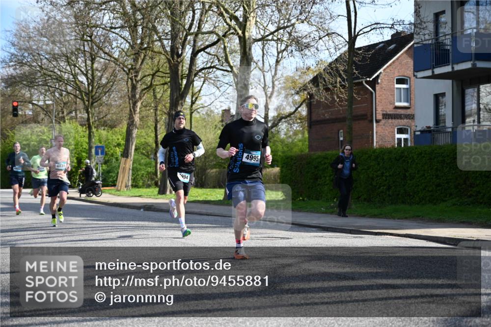 12.04.2026 - 45. Internationalen Wilhelmsburger Insellauf J. Mangold http://msf.ph/oto/9455881 12.04.2026 10:28:27 Ziel 5452, 4995, 5833, 3904, 4994, 4831, 3141, 4883, 2979, 3585, 4154, 3473, 3473, 4075, 4144, 5316, 3514, 2793 meine-sportfotos.de