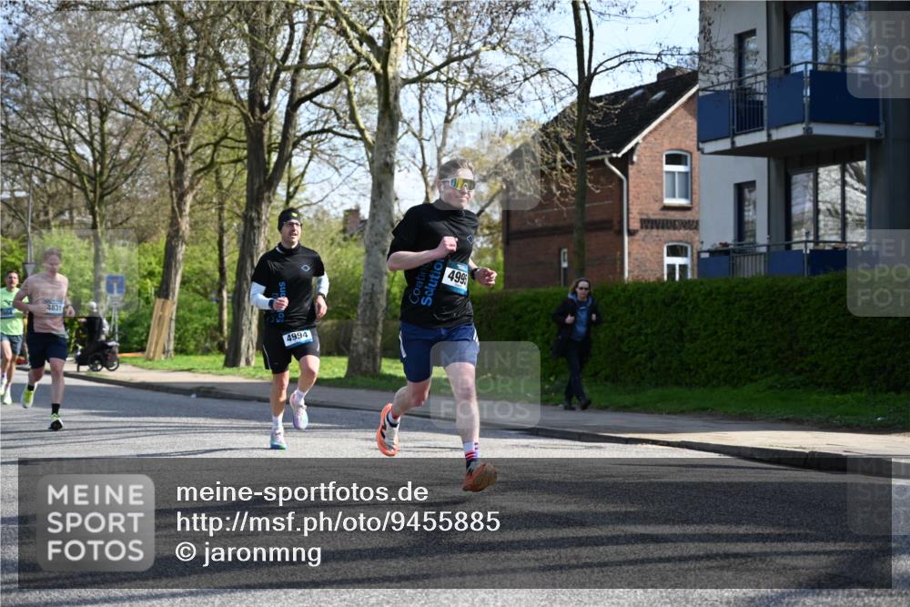 12.04.2026 - 45. Internationalen Wilhelmsburger Insellauf J. Mangold http://msf.ph/oto/9455885 12.04.2026 10:28:27 Ziel 5452, 4995, 5833, 3904, 4994, 4831, 3141, 4883, 2979, 3585, 4154, 3473, 3473, 4075, 4144, 5316, 3514, 2793 meine-sportfotos.de