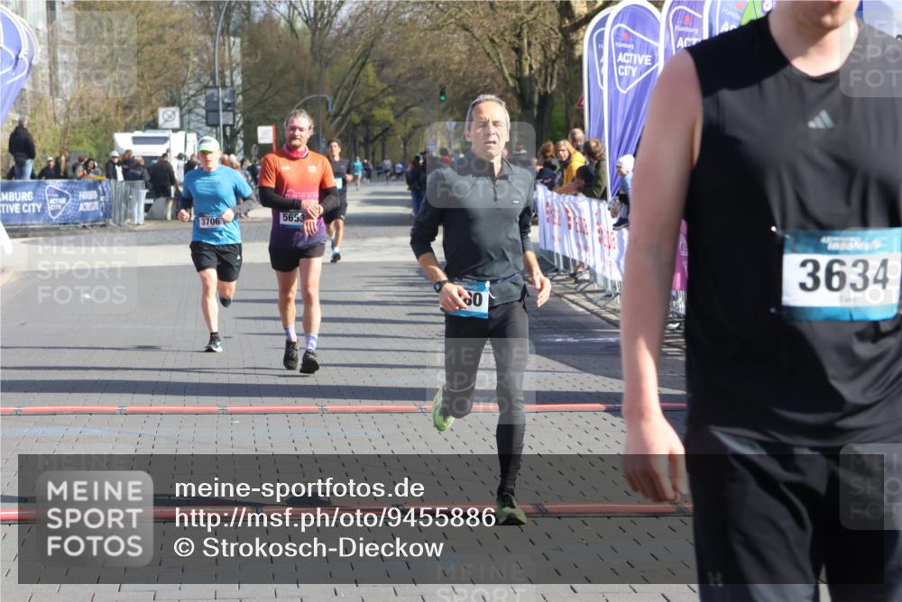 12.04.2026 - 45. Internationalen Wilhelmsburger Insellauf Strokosch-Dieckow http://msf.ph/oto/9455886 12.04.2026 10:31:59 Ziel 3634, 2780, 5653, 3706 meine-sportfotos.de