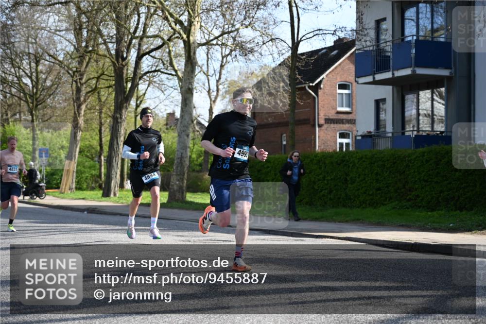 12.04.2026 - 45. Internationalen Wilhelmsburger Insellauf J. Mangold http://msf.ph/oto/9455887 12.04.2026 10:28:27 Ziel 5452, 4995, 5833, 3904, 4994, 4831, 3141, 4883, 2979, 3585, 4154, 3473, 3473, 4075, 4144, 5316, 3514, 2793 meine-sportfotos.de