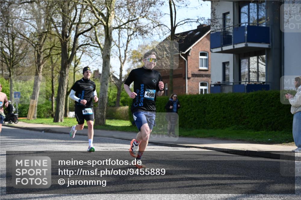 12.04.2026 - 45. Internationalen Wilhelmsburger Insellauf J. Mangold http://msf.ph/oto/9455889 12.04.2026 10:28:27 Ziel 5452, 4995, 5833, 3904, 4994, 4831, 3141, 4883, 2979, 3585, 4154, 3473, 3473, 4075, 4144, 5316, 3514, 2793 meine-sportfotos.de