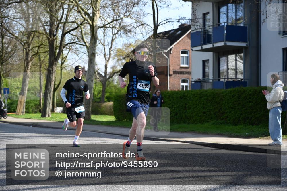 12.04.2026 - 45. Internationalen Wilhelmsburger Insellauf J. Mangold http://msf.ph/oto/9455890 12.04.2026 10:28:27 Ziel 5452, 4995, 5833, 3904, 4994, 4831, 3141, 4883, 2979, 3585, 4154, 3473, 3473, 4075, 4144, 5316, 3514, 2793 meine-sportfotos.de