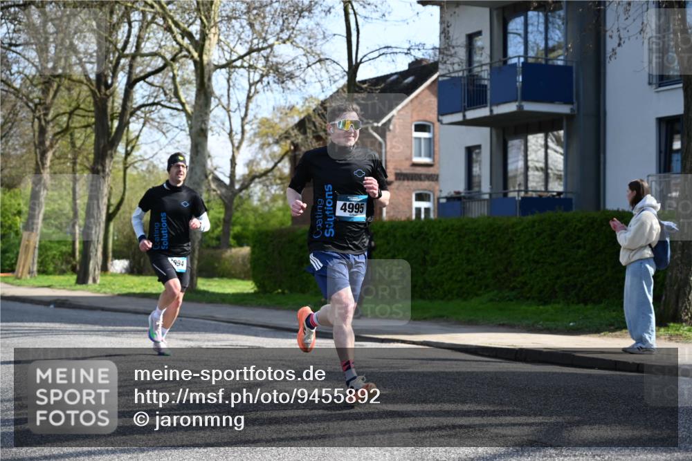 12.04.2026 - 45. Internationalen Wilhelmsburger Insellauf J. Mangold http://msf.ph/oto/9455892 12.04.2026 10:28:27 Ziel 5452, 4995, 5833, 3904, 4994, 4831, 3141, 4883, 2979, 3585, 4154, 3473, 3473, 4075, 4144, 5316, 3514, 2793 meine-sportfotos.de