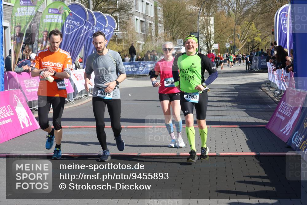 12.04.2026 - 45. Internationalen Wilhelmsburger Insellauf Strokosch-Dieckow http://msf.ph/oto/9455893 12.04.2026 10:44:59 Ziel 2940, 4815, 4758, 5009, 4906 meine-sportfotos.de