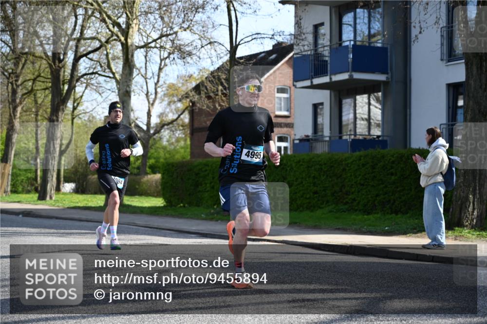 12.04.2026 - 45. Internationalen Wilhelmsburger Insellauf J. Mangold http://msf.ph/oto/9455894 12.04.2026 10:28:27 Ziel 5452, 4995, 5833, 3904, 4994, 4831, 3141, 4883, 2979, 3585, 4154, 3473, 3473, 4075, 4144, 5316, 3514, 2793 meine-sportfotos.de