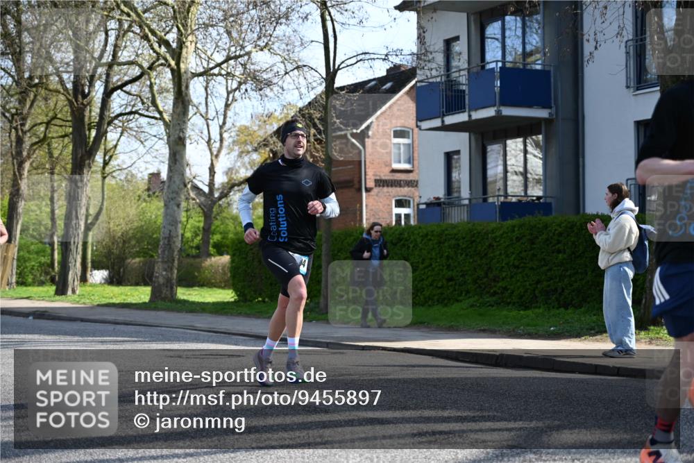 12.04.2026 - 45. Internationalen Wilhelmsburger Insellauf J. Mangold http://msf.ph/oto/9455897 12.04.2026 10:28:28 Ziel 4995, 5833, 3904, 4994, 4831, 3141, 4883, 2979, 3585, 4154, 3473, 4075, 4144, 5316, 5316, 3514, 2793, 3777 meine-sportfotos.de