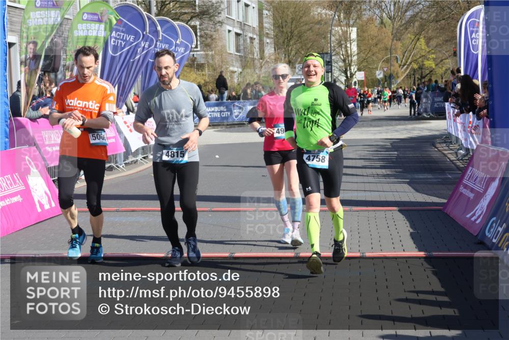 12.04.2026 - 45. Internationalen Wilhelmsburger Insellauf Strokosch-Dieckow http://msf.ph/oto/9455898 12.04.2026 10:44:59 Ziel 2940, 4815, 4758, 5009, 4906 meine-sportfotos.de