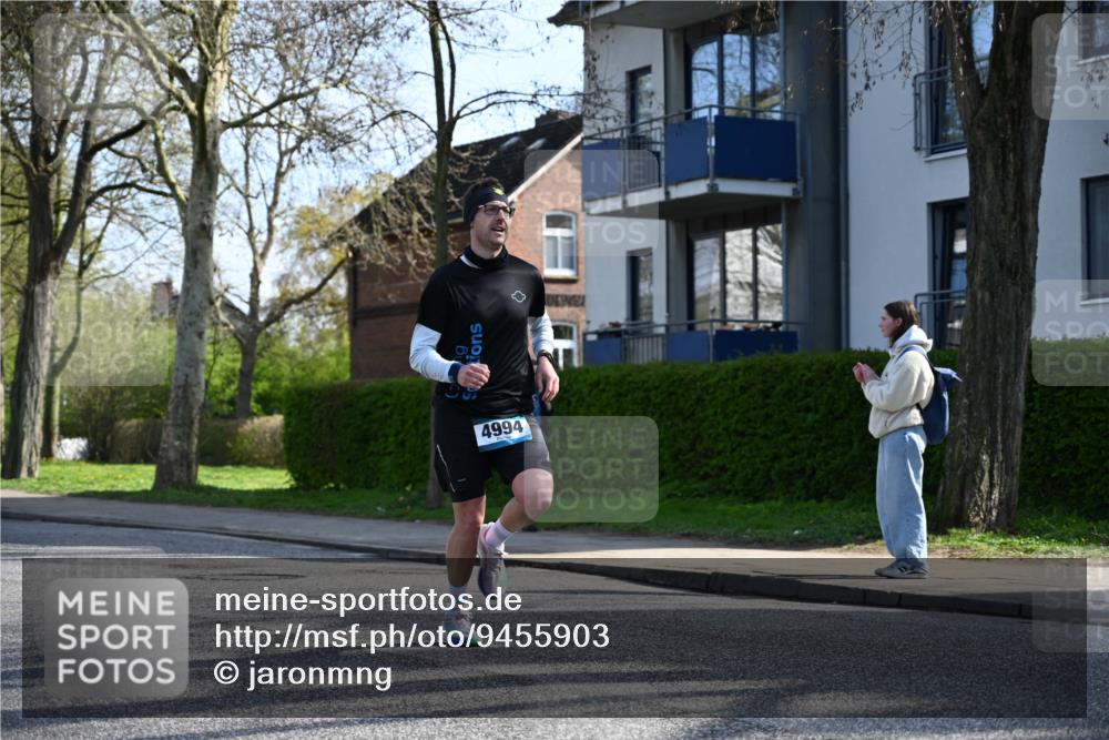 12.04.2026 - 45. Internationalen Wilhelmsburger Insellauf J. Mangold http://msf.ph/oto/9455903 12.04.2026 10:28:28 Ziel 4995, 5833, 3904, 4994, 4831, 3141, 4883, 2979, 3585, 4154, 3473, 4075, 4144, 5316, 5316, 3514, 2793, 3777 meine-sportfotos.de