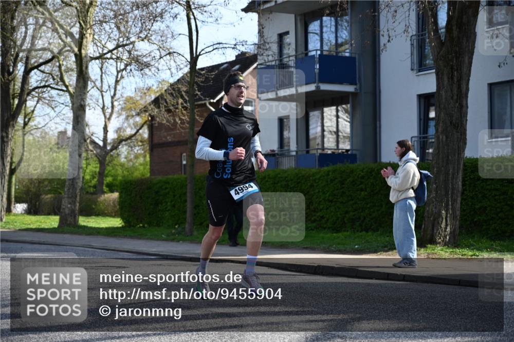 12.04.2026 - 45. Internationalen Wilhelmsburger Insellauf J. Mangold http://msf.ph/oto/9455904 12.04.2026 10:28:28 Ziel 4995, 5833, 3904, 4994, 4831, 3141, 4883, 2979, 3585, 4154, 3473, 4075, 4144, 5316, 5316, 3514, 2793, 3777 meine-sportfotos.de