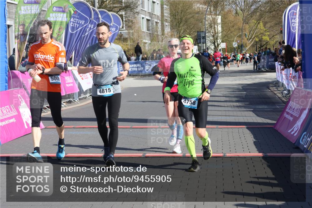 12.04.2026 - 45. Internationalen Wilhelmsburger Insellauf Strokosch-Dieckow http://msf.ph/oto/9455905 12.04.2026 10:44:59 Ziel 2940, 4815, 4758, 5009, 4906 meine-sportfotos.de