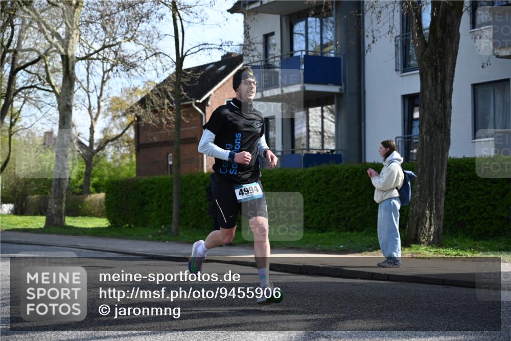 12.04.2026 - 45. Internationalen Wilhelmsburger Insellauf J. Mangold http://msf.ph/oto/9455906 12.04.2026 10:28:28 Ziel 4995, 5833, 3904, 4994, 4831, 3141, 4883, 2979, 3585, 4154, 3473, 4075, 4144, 5316, 5316, 3514, 2793, 3777 meine-sportfotos.de