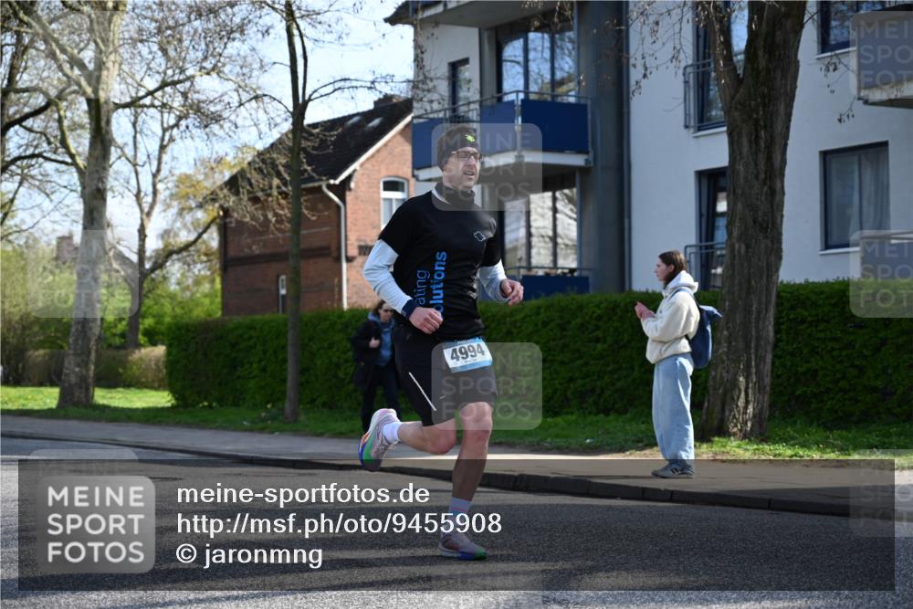 12.04.2026 - 45. Internationalen Wilhelmsburger Insellauf J. Mangold http://msf.ph/oto/9455908 12.04.2026 10:28:28 Ziel 4995, 5833, 3904, 4994, 4831, 3141, 4883, 2979, 3585, 4154, 3473, 4075, 4144, 5316, 5316, 3514, 2793, 3777 meine-sportfotos.de