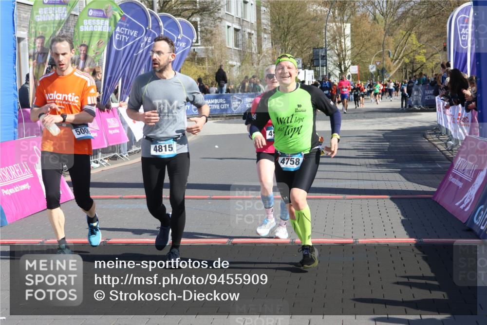 12.04.2026 - 45. Internationalen Wilhelmsburger Insellauf Strokosch-Dieckow http://msf.ph/oto/9455909 12.04.2026 10:44:59 Ziel 2940, 4815, 4758, 5009, 4906 meine-sportfotos.de