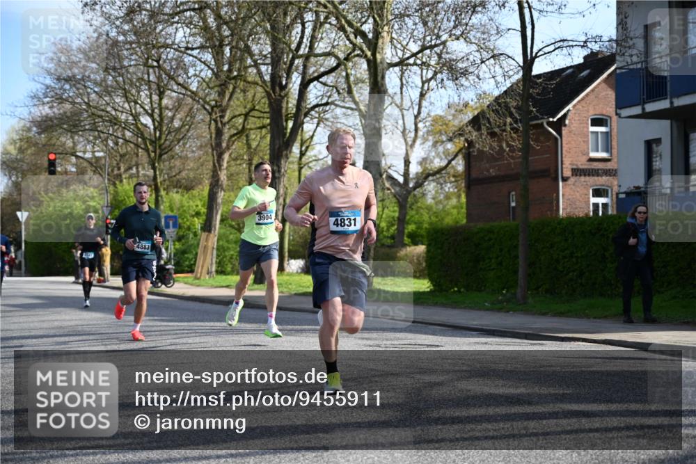 12.04.2026 - 45. Internationalen Wilhelmsburger Insellauf J. Mangold http://msf.ph/oto/9455911 12.04.2026 10:28:29 Ziel 4995, 5833, 3904, 4994, 4831, 3141, 4883, 2979, 3585, 4154, 3473, 4075, 4144, 5316, 3514, 2793, 3777, 4979, 4087 meine-sportfotos.de