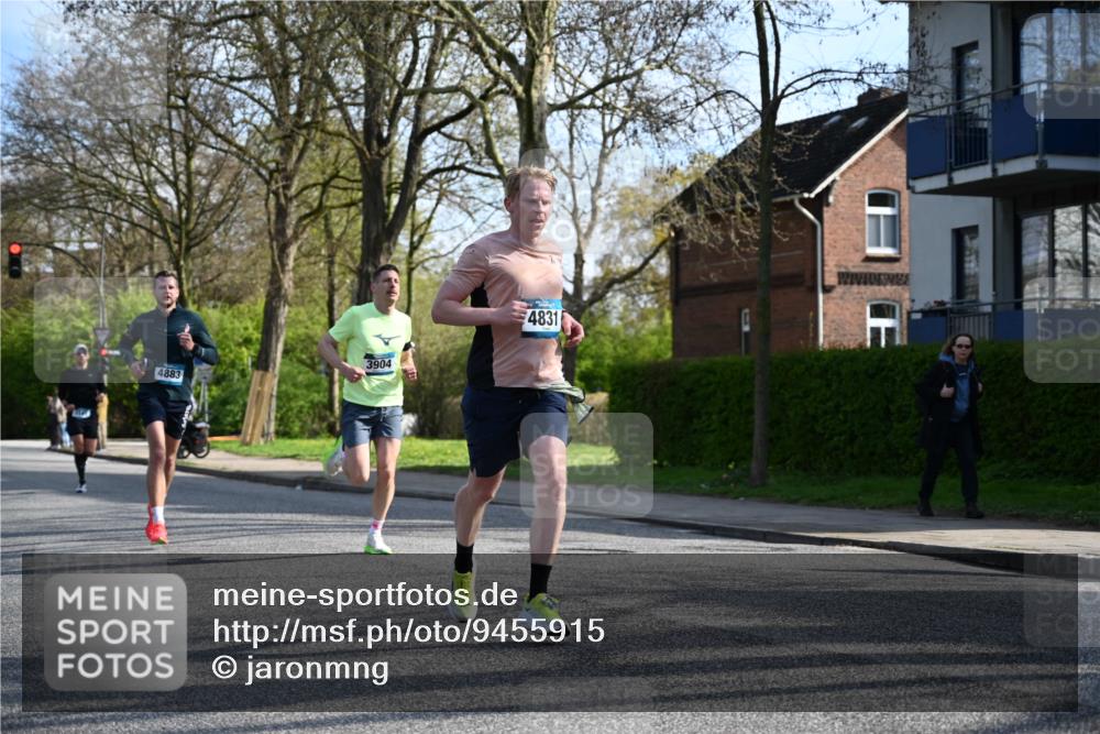 12.04.2026 - 45. Internationalen Wilhelmsburger Insellauf J. Mangold http://msf.ph/oto/9455915 12.04.2026 10:28:29 Ziel 4995, 5833, 3904, 4994, 4831, 3141, 4883, 2979, 3585, 4154, 3473, 4075, 4144, 5316, 3514, 2793, 3777, 4979, 4087 meine-sportfotos.de