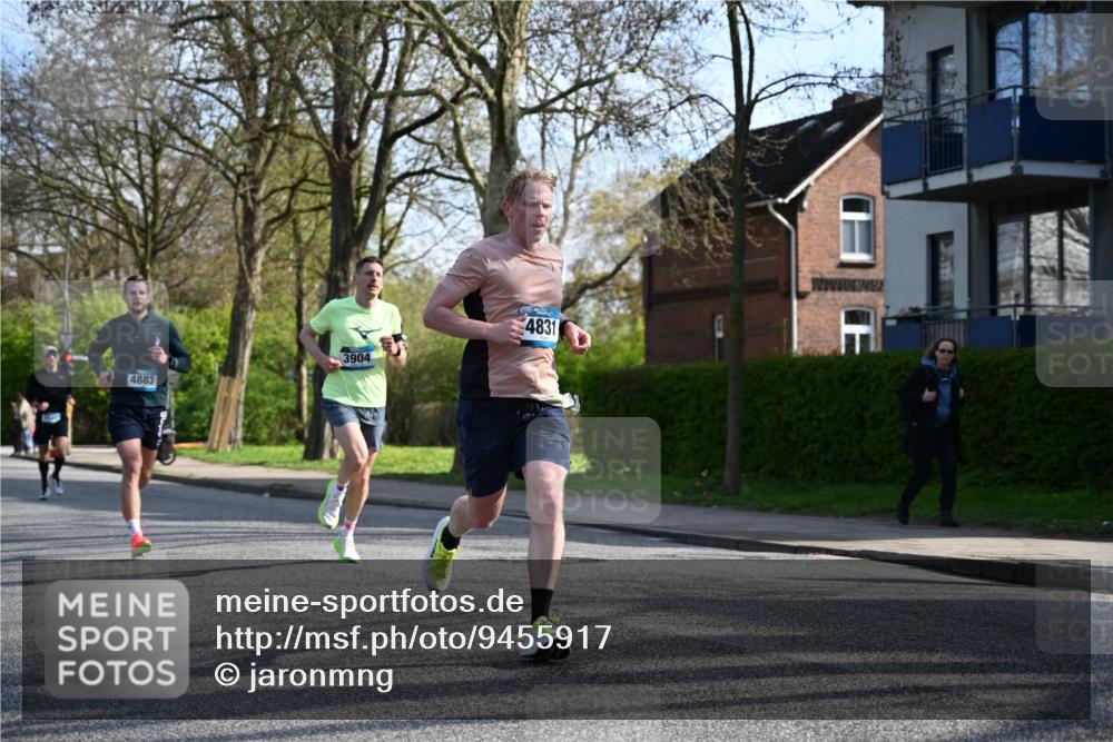 12.04.2026 - 45. Internationalen Wilhelmsburger Insellauf J. Mangold http://msf.ph/oto/9455917 12.04.2026 10:28:30 Ziel 4995, 5833, 3904, 4994, 4831, 3141, 4883, 2979, 3585, 4154, 3473, 4075, 4075, 4144, 5316, 3514, 2793, 3777, 4979, 4087 meine-sportfotos.de