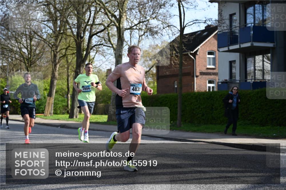 12.04.2026 - 45. Internationalen Wilhelmsburger Insellauf J. Mangold http://msf.ph/oto/9455919 12.04.2026 10:28:30 Ziel 4995, 5833, 3904, 4994, 4831, 3141, 4883, 2979, 3585, 4154, 3473, 4075, 4075, 4144, 5316, 3514, 2793, 3777, 4979, 4087 meine-sportfotos.de