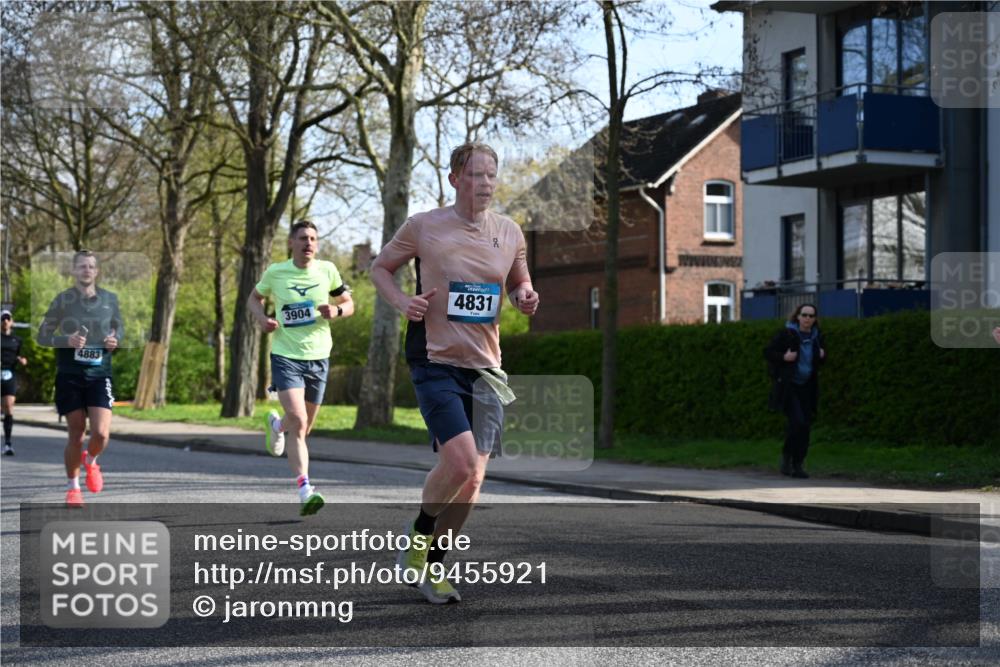 12.04.2026 - 45. Internationalen Wilhelmsburger Insellauf J. Mangold http://msf.ph/oto/9455921 12.04.2026 10:28:30 Ziel 4995, 5833, 3904, 4994, 4831, 3141, 4883, 2979, 3585, 4154, 3473, 4075, 4075, 4144, 5316, 3514, 2793, 3777, 4979, 4087 meine-sportfotos.de