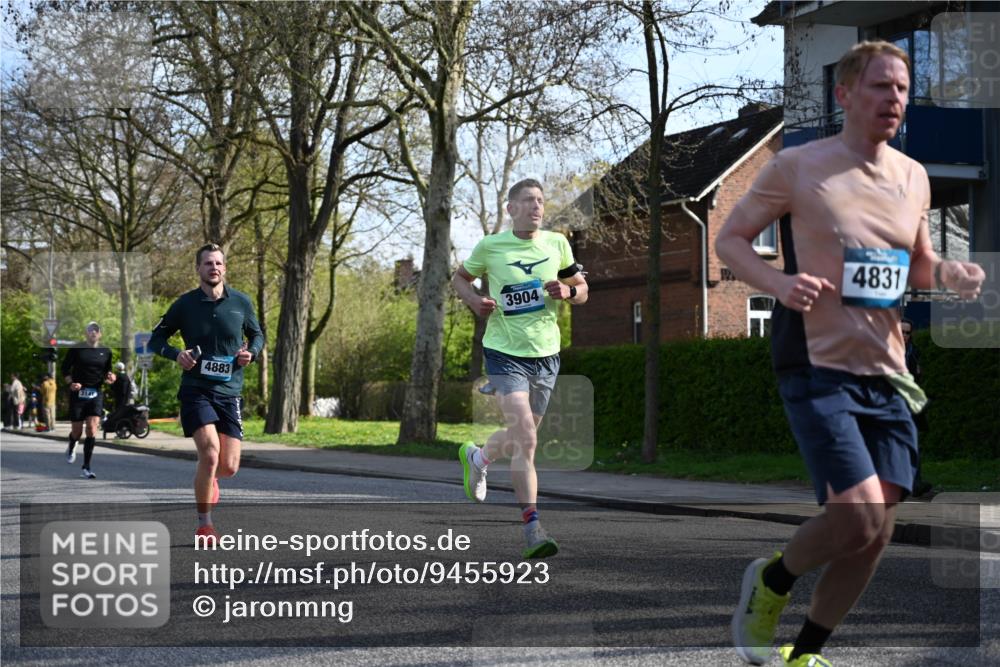 12.04.2026 - 45. Internationalen Wilhelmsburger Insellauf J. Mangold http://msf.ph/oto/9455923 12.04.2026 10:28:30 Ziel 4995, 5833, 3904, 4994, 4831, 3141, 4883, 2979, 3585, 4154, 3473, 4075, 4075, 4144, 5316, 3514, 2793, 3777, 4979, 4087 meine-sportfotos.de