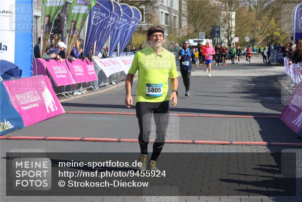12.04.2026 - 45. Internationalen Wilhelmsburger Insellauf Strokosch-Dieckow http://msf.ph/oto/9455924 12.04.2026 10:45:06 Ziel 5805, 2920 meine-sportfotos.de