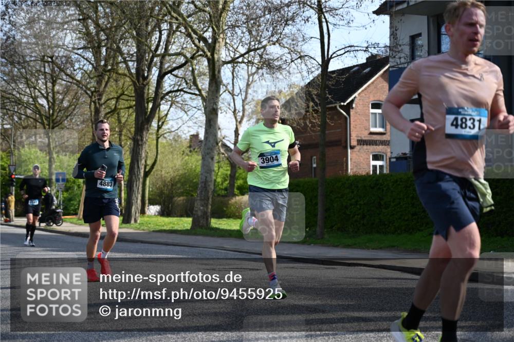12.04.2026 - 45. Internationalen Wilhelmsburger Insellauf J. Mangold http://msf.ph/oto/9455925 12.04.2026 10:28:31 Ziel 4995, 5833, 3904, 4994, 4831, 3141, 4883, 2979, 3585, 4154, 3473, 4075, 4144, 5316, 3514, 2793, 3777, 4979, 4087 meine-sportfotos.de