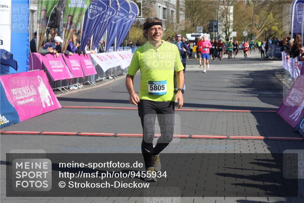 12.04.2026 - 45. Internationalen Wilhelmsburger Insellauf Strokosch-Dieckow http://msf.ph/oto/9455934 12.04.2026 10:45:06 Ziel 5805, 2920 meine-sportfotos.de