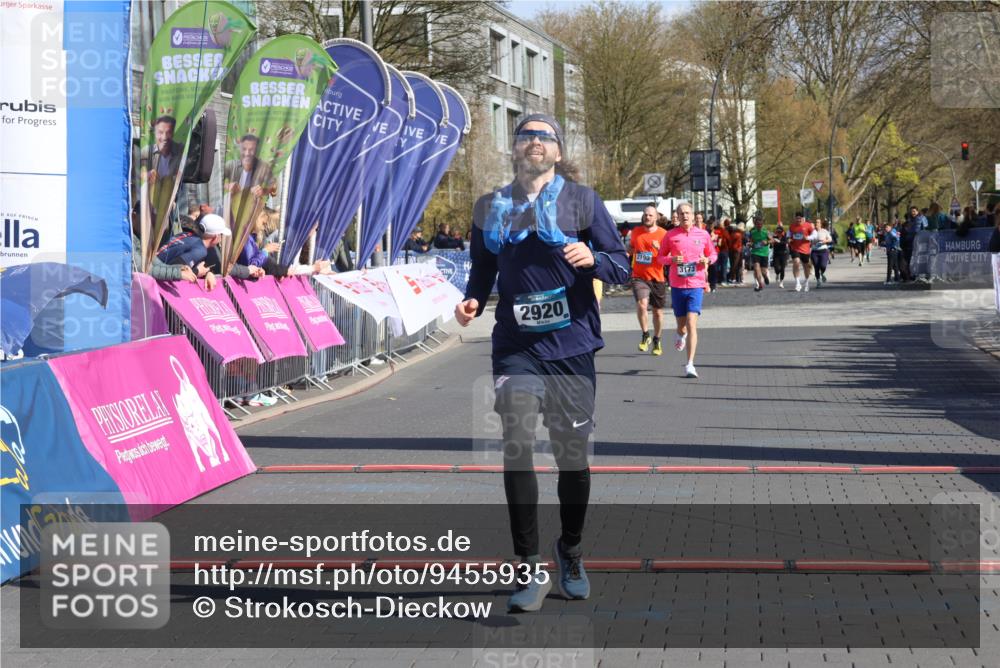 12.04.2026 - 45. Internationalen Wilhelmsburger Insellauf Strokosch-Dieckow http://msf.ph/oto/9455935 12.04.2026 10:45:09 Ziel 2920 meine-sportfotos.de