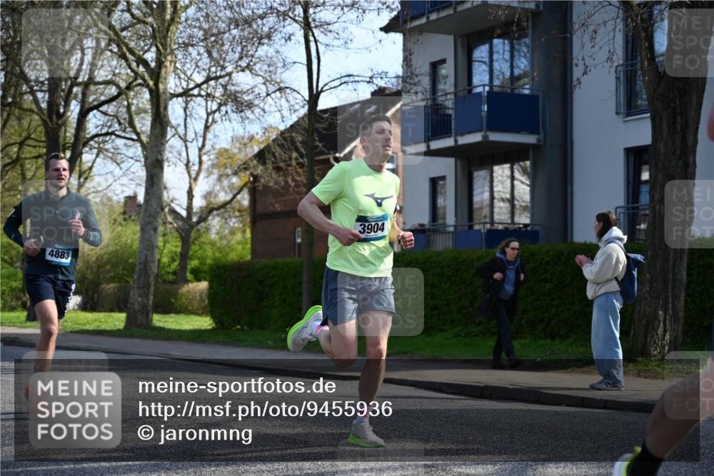 12.04.2026 - 45. Internationalen Wilhelmsburger Insellauf J. Mangold http://msf.ph/oto/9455936 12.04.2026 10:28:31 Ziel 4995, 5833, 3904, 4994, 4831, 3141, 4883, 2979, 3585, 4154, 3473, 4075, 4144, 5316, 3514, 2793, 3777, 4979, 4087 meine-sportfotos.de
