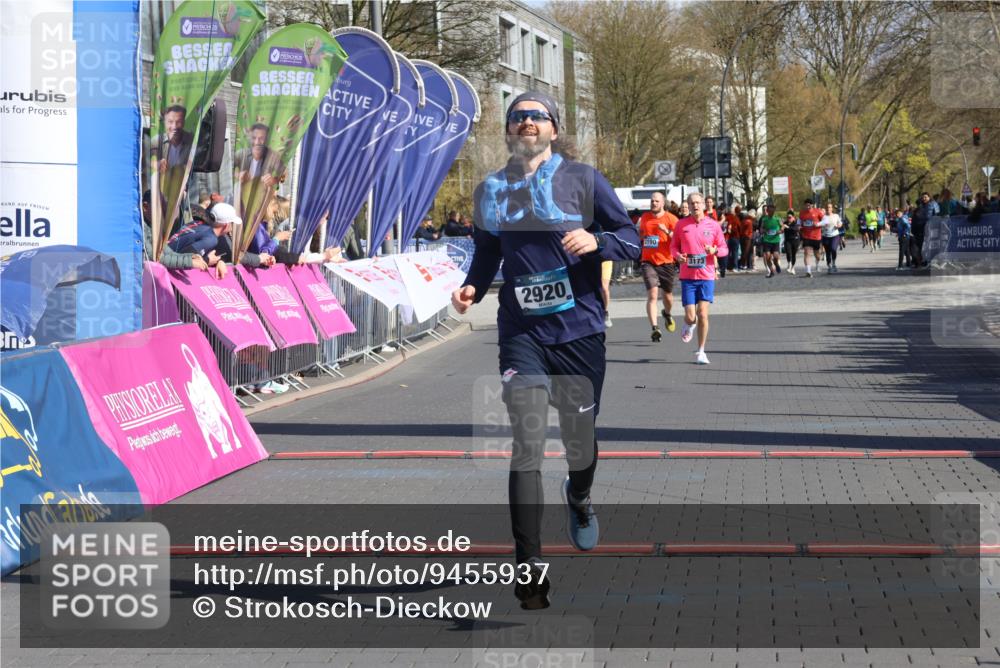12.04.2026 - 45. Internationalen Wilhelmsburger Insellauf Strokosch-Dieckow http://msf.ph/oto/9455937 12.04.2026 10:45:09 Ziel 2920 meine-sportfotos.de