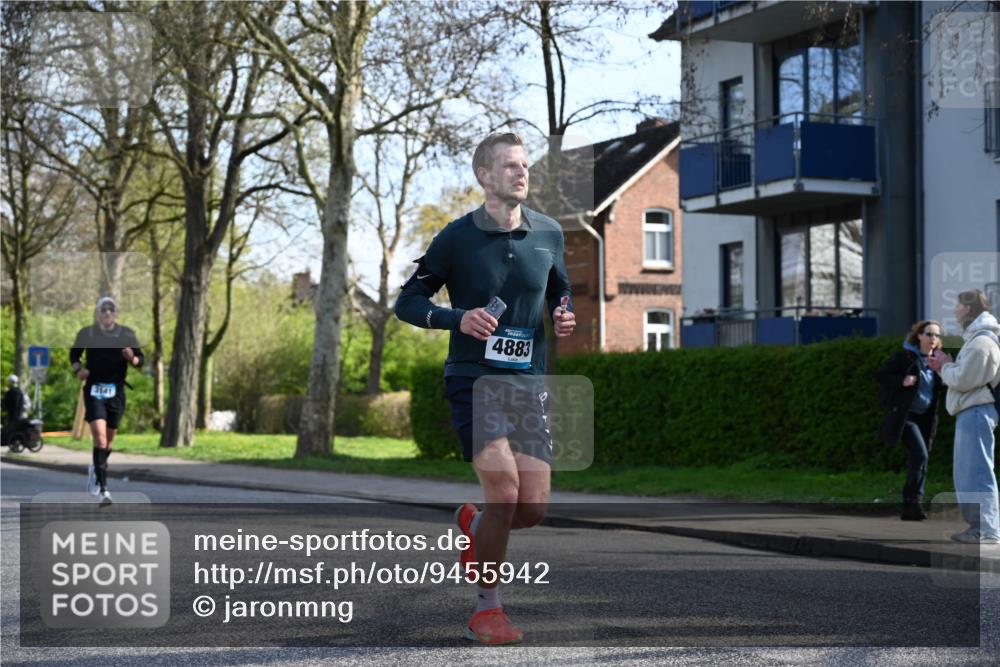 12.04.2026 - 45. Internationalen Wilhelmsburger Insellauf J. Mangold http://msf.ph/oto/9455942 12.04.2026 10:28:32 Ziel 4995, 5833, 3904, 4994, 4831, 3141, 4883, 2979, 3585, 4154, 3473, 4075, 4144, 5316, 3514, 3514, 2793, 3777, 4979, 4087 meine-sportfotos.de