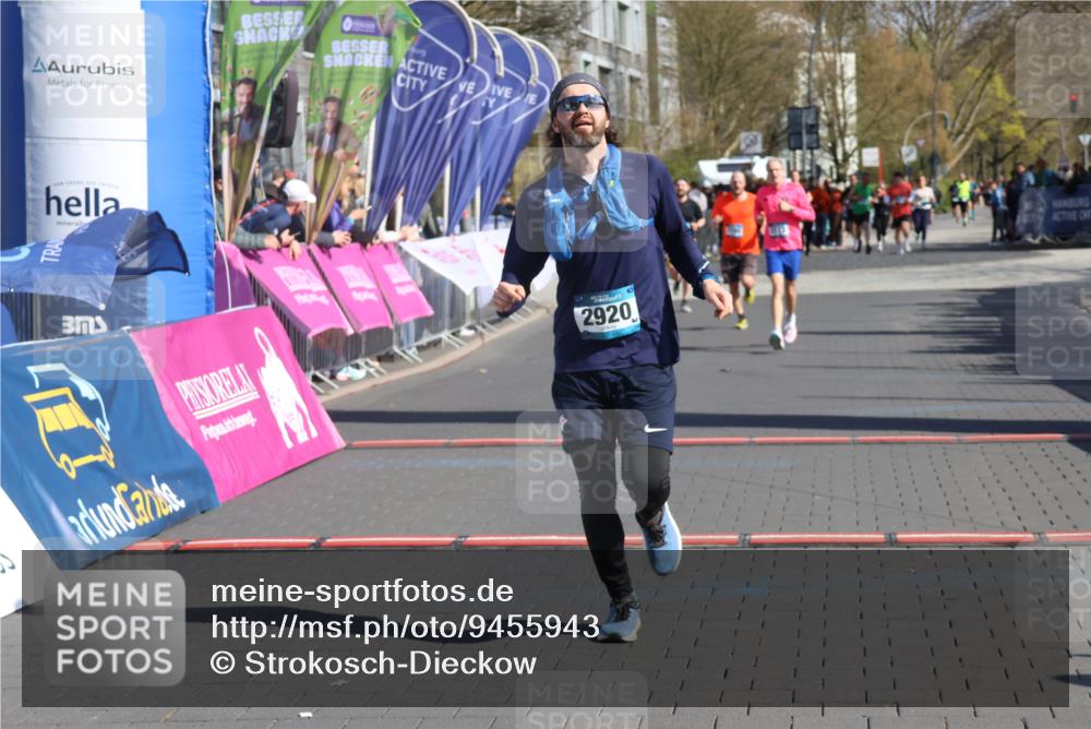 12.04.2026 - 45. Internationalen Wilhelmsburger Insellauf Strokosch-Dieckow http://msf.ph/oto/9455943 12.04.2026 10:45:09 Ziel 2920 meine-sportfotos.de