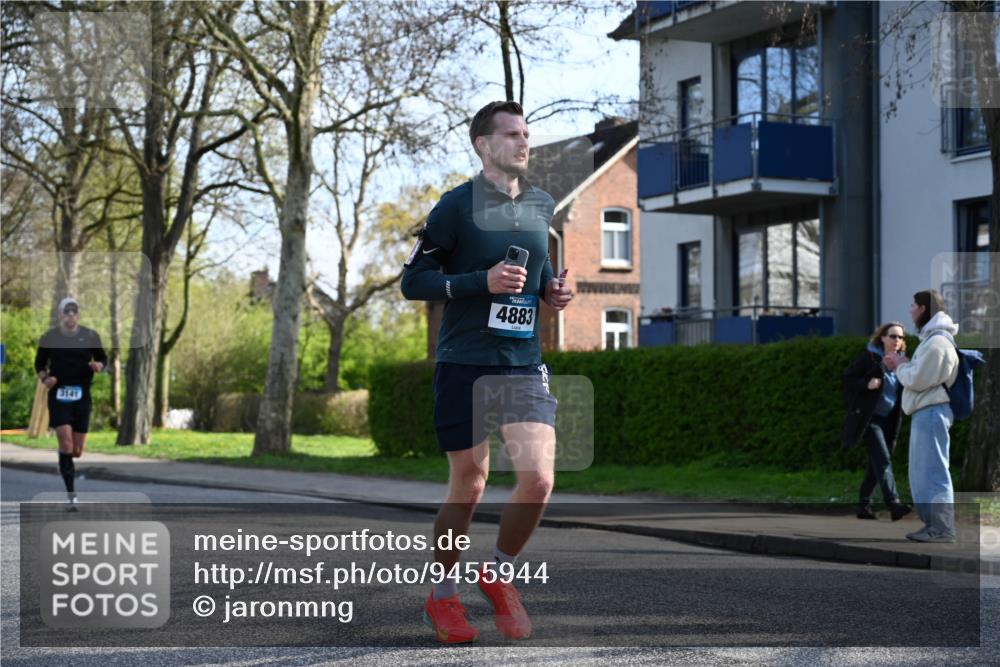 12.04.2026 - 45. Internationalen Wilhelmsburger Insellauf J. Mangold http://msf.ph/oto/9455944 12.04.2026 10:28:32 Ziel 4995, 5833, 3904, 4994, 4831, 3141, 4883, 2979, 3585, 4154, 3473, 4075, 4144, 5316, 3514, 3514, 2793, 3777, 4979, 4087 meine-sportfotos.de