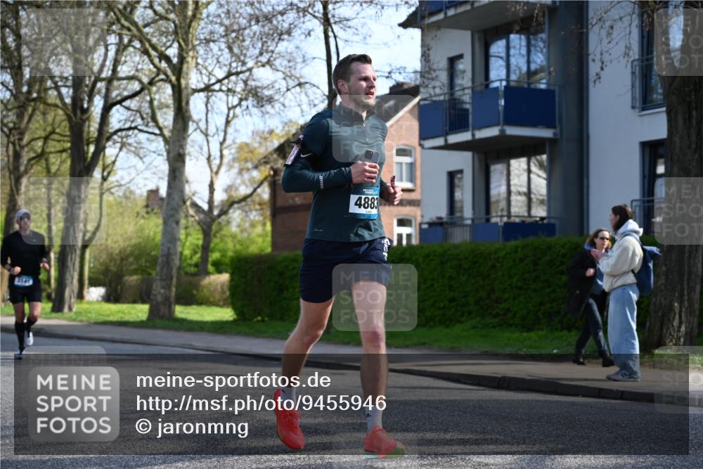 12.04.2026 - 45. Internationalen Wilhelmsburger Insellauf J. Mangold http://msf.ph/oto/9455946 12.04.2026 10:28:32 Ziel 4995, 5833, 3904, 4994, 4831, 3141, 4883, 2979, 3585, 4154, 3473, 4075, 4144, 5316, 3514, 3514, 2793, 3777, 4979, 4087 meine-sportfotos.de