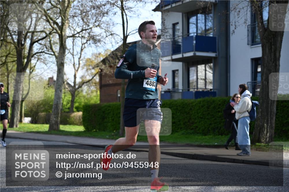 12.04.2026 - 45. Internationalen Wilhelmsburger Insellauf J. Mangold http://msf.ph/oto/9455948 12.04.2026 10:28:32 Ziel 4995, 5833, 3904, 4994, 4831, 3141, 4883, 2979, 3585, 4154, 3473, 4075, 4144, 5316, 3514, 3514, 2793, 3777, 4979, 4087 meine-sportfotos.de