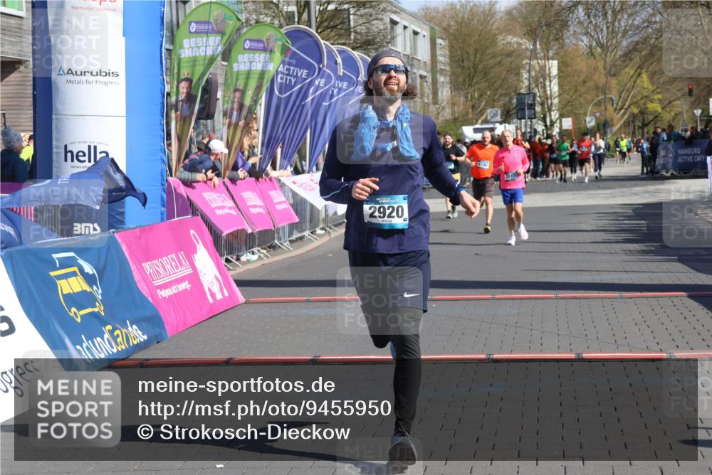 12.04.2026 - 45. Internationalen Wilhelmsburger Insellauf Strokosch-Dieckow http://msf.ph/oto/9455950 12.04.2026 10:45:09 Ziel 2920 meine-sportfotos.de