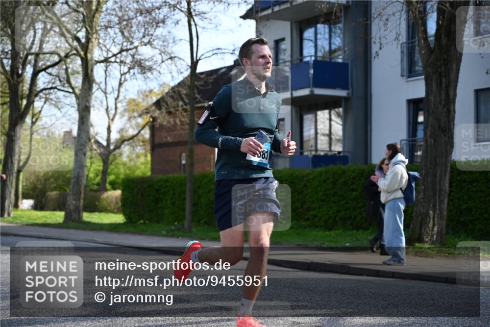 12.04.2026 - 45. Internationalen Wilhelmsburger Insellauf J. Mangold http://msf.ph/oto/9455951 12.04.2026 10:28:32 Ziel 4995, 5833, 3904, 4994, 4831, 3141, 4883, 2979, 3585, 4154, 3473, 4075, 4144, 5316, 3514, 3514, 2793, 3777, 4979, 4087 meine-sportfotos.de