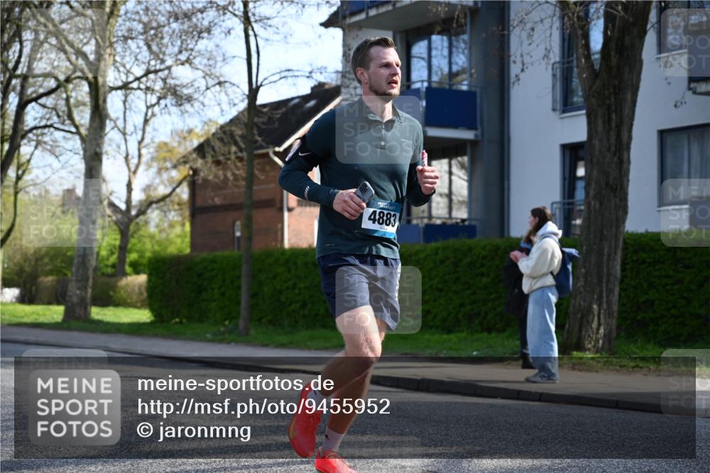 12.04.2026 - 45. Internationalen Wilhelmsburger Insellauf J. Mangold http://msf.ph/oto/9455952 12.04.2026 10:28:32 Ziel 4995, 5833, 3904, 4994, 4831, 3141, 4883, 2979, 3585, 4154, 3473, 4075, 4144, 5316, 3514, 3514, 2793, 3777, 4979, 4087 meine-sportfotos.de