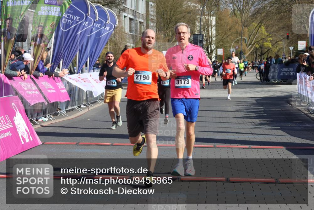 12.04.2026 - 45. Internationalen Wilhelmsburger Insellauf Strokosch-Dieckow http://msf.ph/oto/9455965 12.04.2026 10:45:14 Ziel 3173, 2190, 4914, 5341, 5435 meine-sportfotos.de