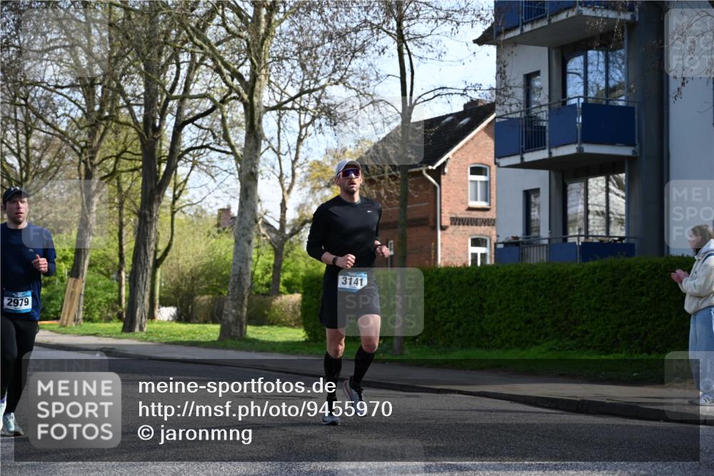 12.04.2026 - 45. Internationalen Wilhelmsburger Insellauf J. Mangold http://msf.ph/oto/9455970 12.04.2026 10:28:34 Ziel 3904, 4994, 4831, 3141, 4883, 2979, 3585, 4154, 3473, 4075, 4144, 4144, 5316, 3514, 2793, 3777, 4979, 4087, 3735 meine-sportfotos.de