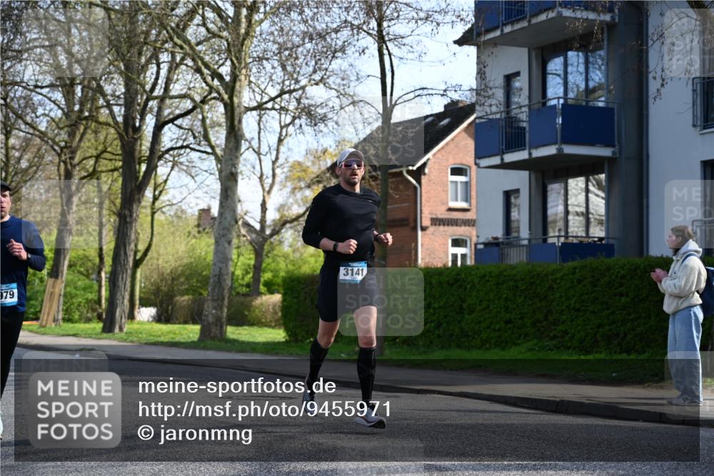 12.04.2026 - 45. Internationalen Wilhelmsburger Insellauf J. Mangold http://msf.ph/oto/9455971 12.04.2026 10:28:34 Ziel 3904, 4994, 4831, 3141, 4883, 2979, 3585, 4154, 3473, 4075, 4144, 4144, 5316, 3514, 2793, 3777, 4979, 4087, 3735 meine-sportfotos.de