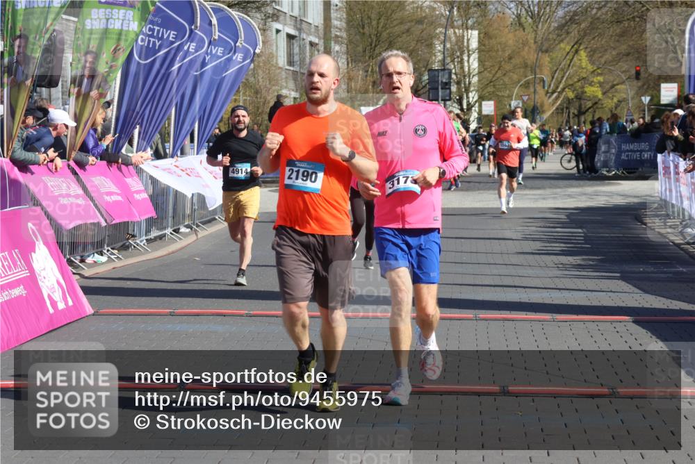 12.04.2026 - 45. Internationalen Wilhelmsburger Insellauf Strokosch-Dieckow http://msf.ph/oto/9455975 12.04.2026 10:45:14 Ziel 3173, 2190, 4914, 5341, 5435 meine-sportfotos.de