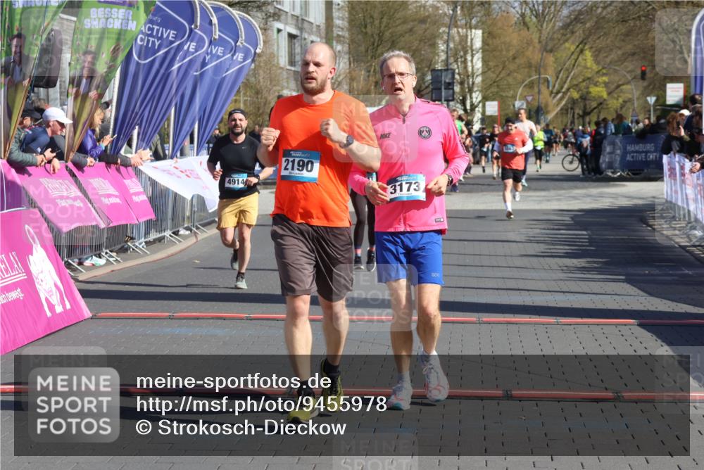 12.04.2026 - 45. Internationalen Wilhelmsburger Insellauf Strokosch-Dieckow http://msf.ph/oto/9455978 12.04.2026 10:45:14 Ziel 3173, 2190, 4914, 5341, 5435 meine-sportfotos.de