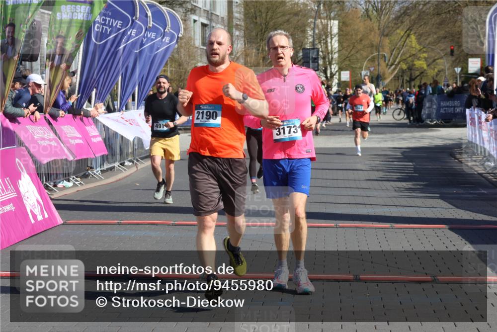 12.04.2026 - 45. Internationalen Wilhelmsburger Insellauf Strokosch-Dieckow http://msf.ph/oto/9455980 12.04.2026 10:45:14 Ziel 3173, 2190, 4914, 5341, 5435 meine-sportfotos.de