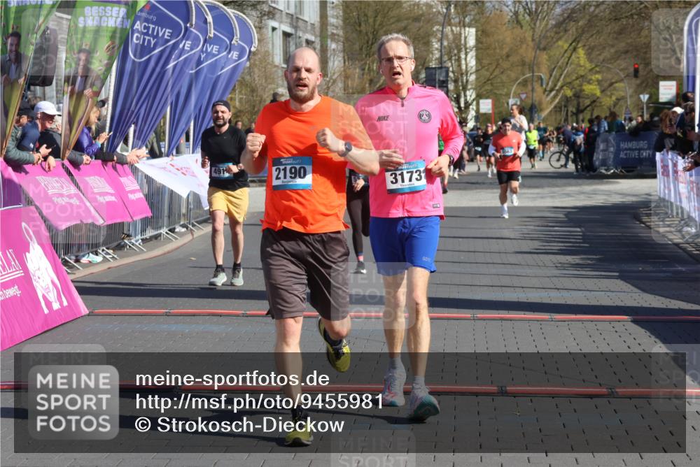 12.04.2026 - 45. Internationalen Wilhelmsburger Insellauf Strokosch-Dieckow http://msf.ph/oto/9455981 12.04.2026 10:45:14 Ziel 3173, 2190, 4914, 5341, 5435 meine-sportfotos.de