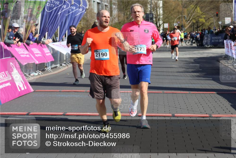 12.04.2026 - 45. Internationalen Wilhelmsburger Insellauf Strokosch-Dieckow http://msf.ph/oto/9455986 12.04.2026 10:45:14 Ziel 3173, 2190, 4914, 5341, 5435 meine-sportfotos.de