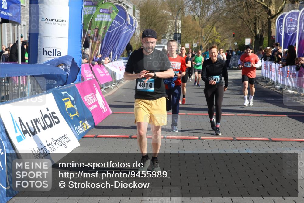 12.04.2026 - 45. Internationalen Wilhelmsburger Insellauf Strokosch-Dieckow http://msf.ph/oto/9455989 12.04.2026 10:45:18 Ziel 3173, 2190, 4914, 5341, 5435, 5563, 2075 meine-sportfotos.de