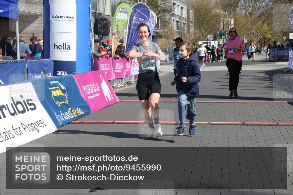 12.04.2026 - 45. Internationalen Wilhelmsburger Insellauf Strokosch-Dieckow http://msf.ph/oto/9455990 12.04.2026 11:02:29 Ziel 2417, 5605, 4613, 3178 meine-sportfotos.de