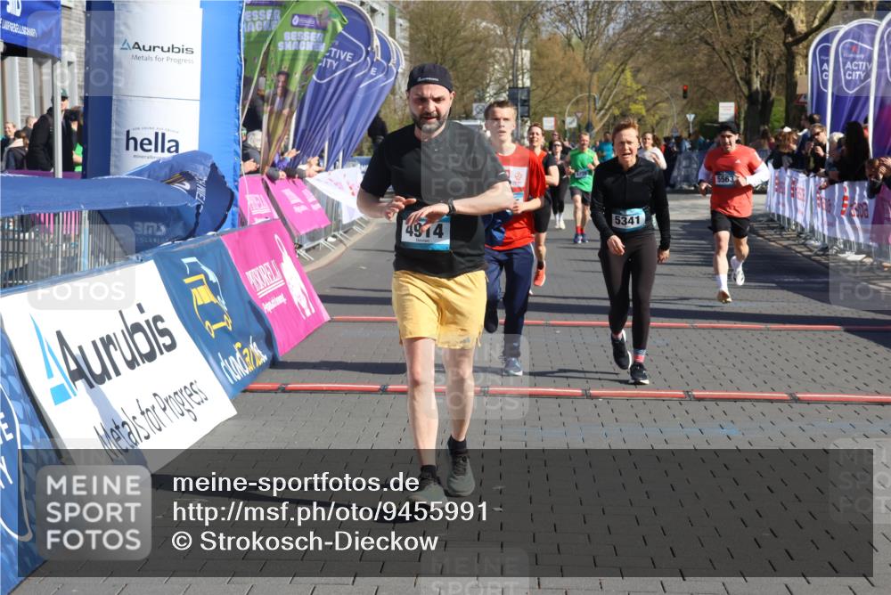 12.04.2026 - 45. Internationalen Wilhelmsburger Insellauf Strokosch-Dieckow http://msf.ph/oto/9455991 12.04.2026 10:45:18 Ziel 3173, 2190, 4914, 5341, 5435, 5563, 2075 meine-sportfotos.de